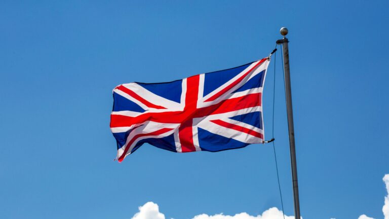 Wysyłka do Wielkiej Brytanii: co to jest „kod taryfy celnej”?