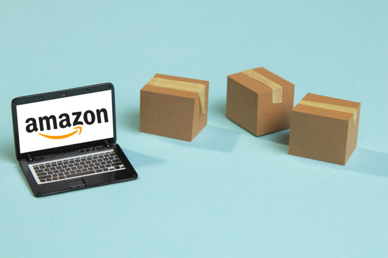 Wybór modelu sprzedażowo-logistycznego na Amazon: porównanie FBA i FBM